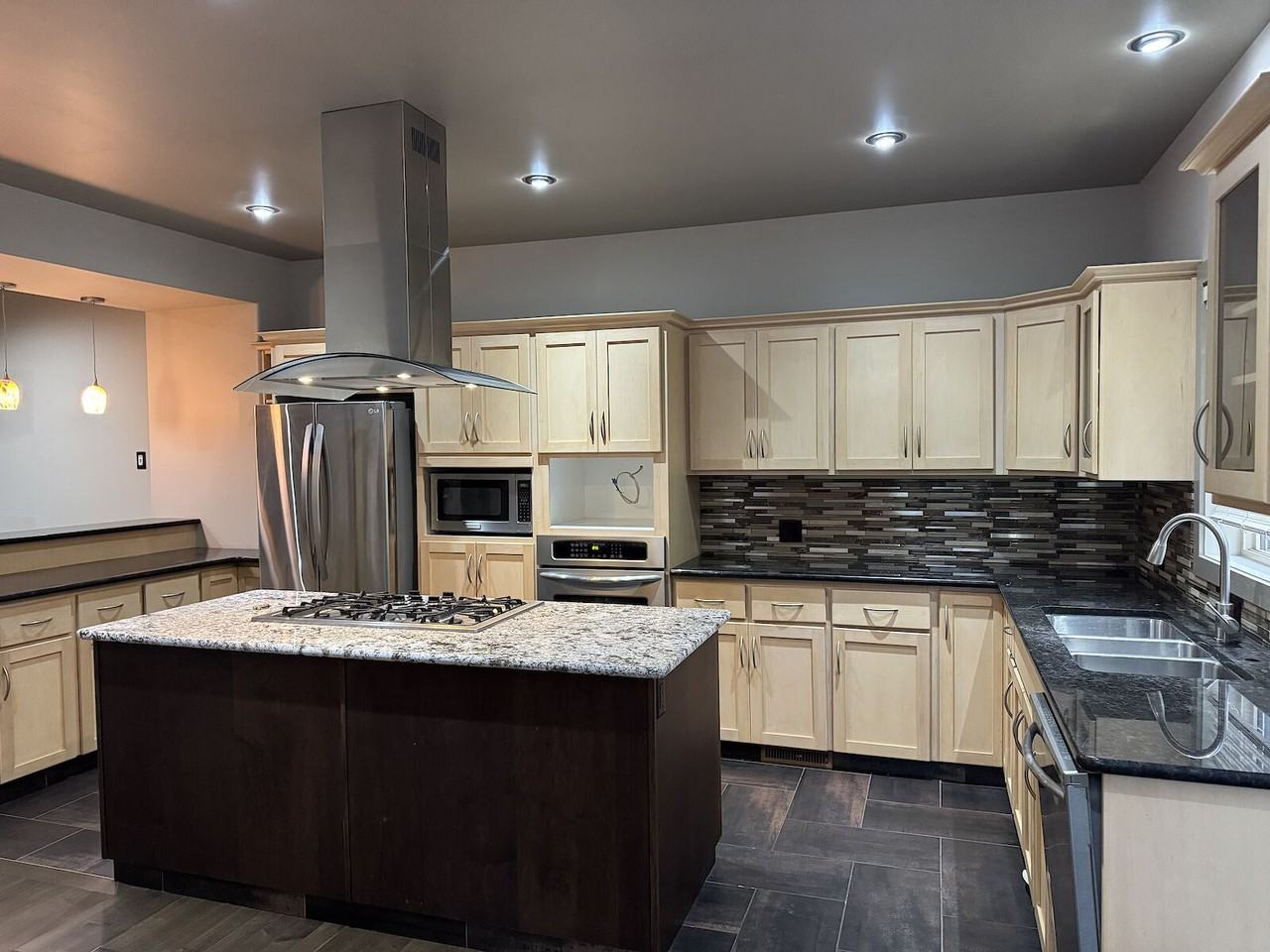11403 123 St Nw - Photo 2 of 20