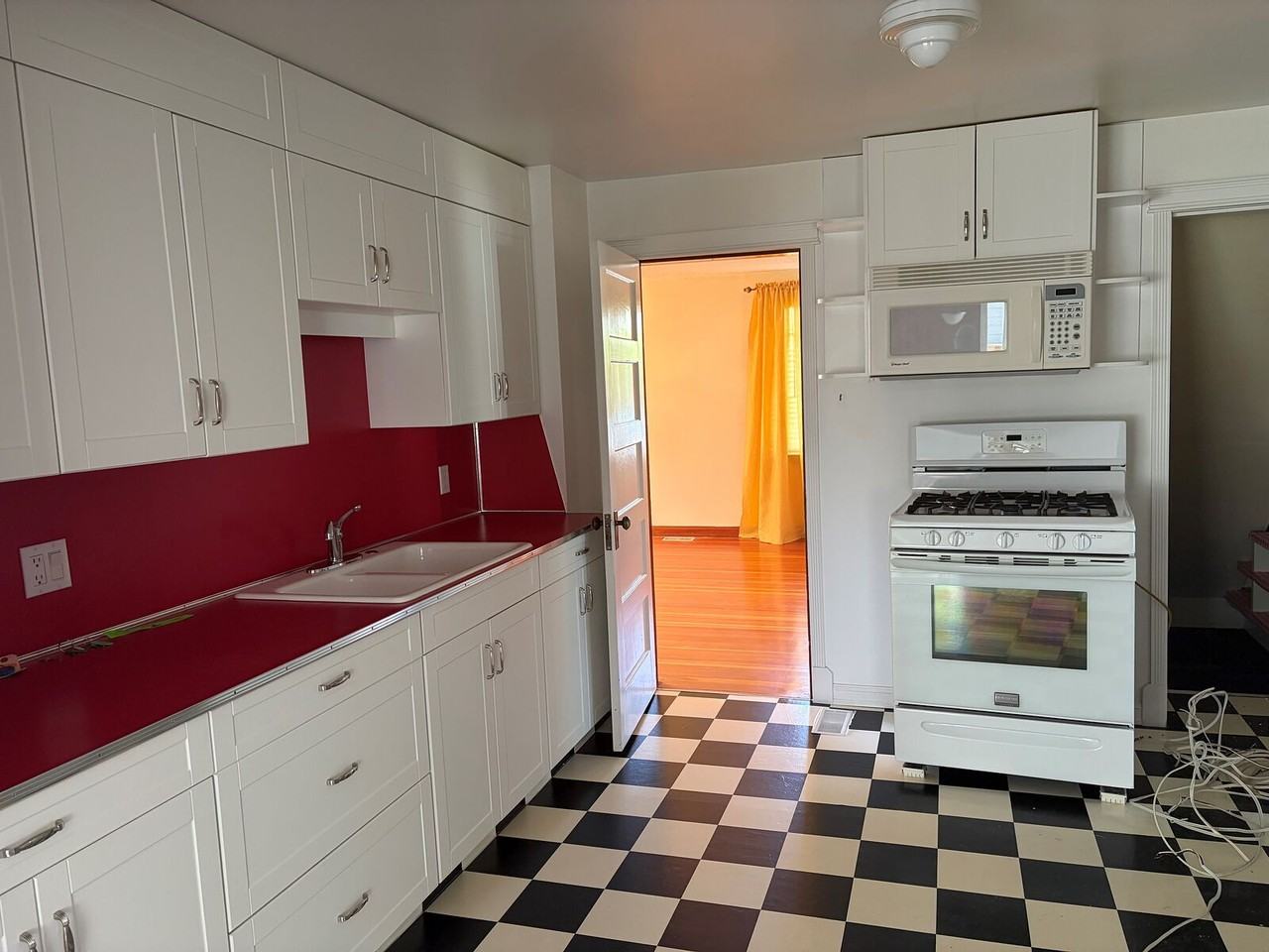 516 1 Ave Ne - Photo 5 of 15
