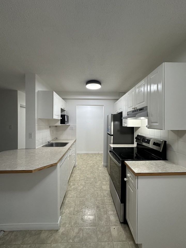 904 15 St Sw - Photo 2 of 9