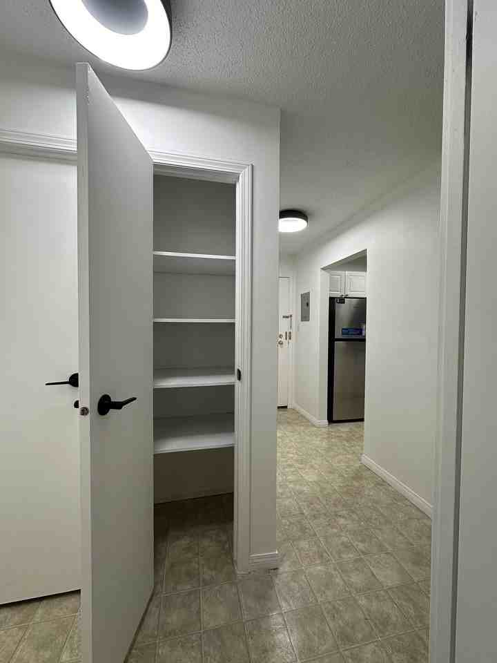 904 15 St Sw - Photo 3 of 9