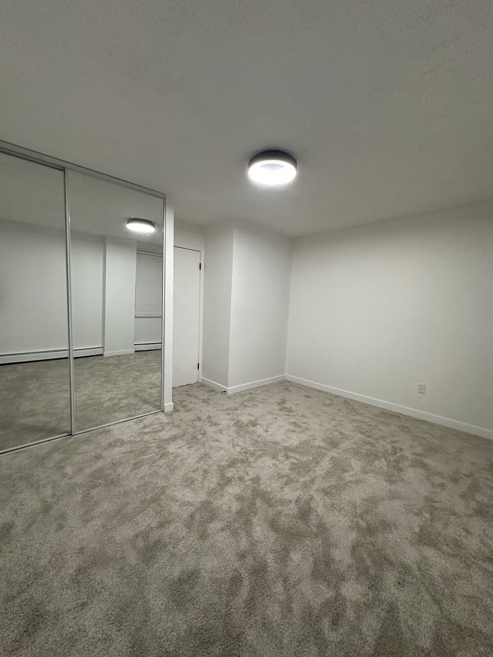 904 15 St Sw - Photo 4 of 9
