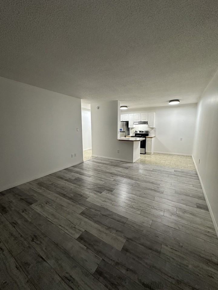 904 15 St Sw - Photo 6 of 9