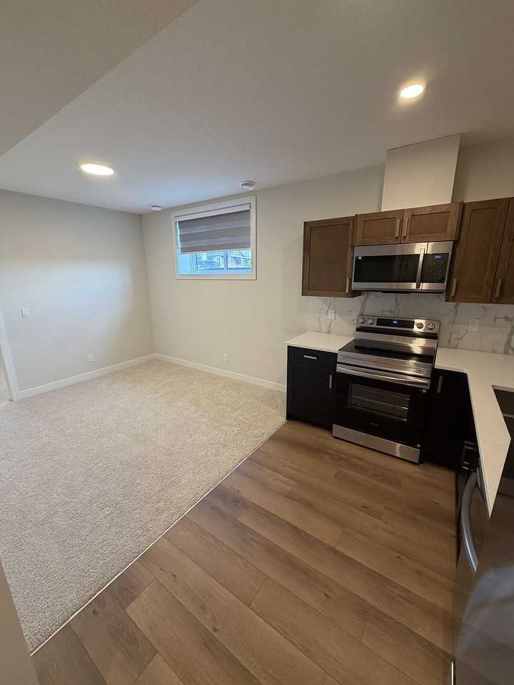 3399 41 St Se - Photo 2 of 10