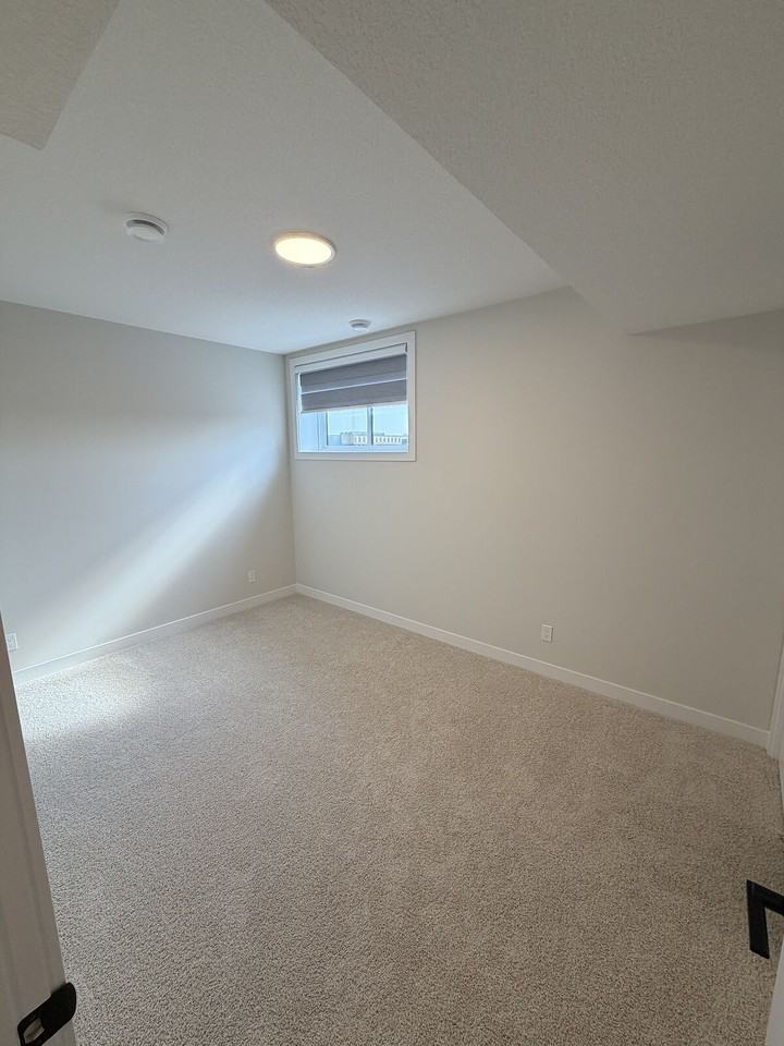 3399 41 St Se - Photo 3 of 10