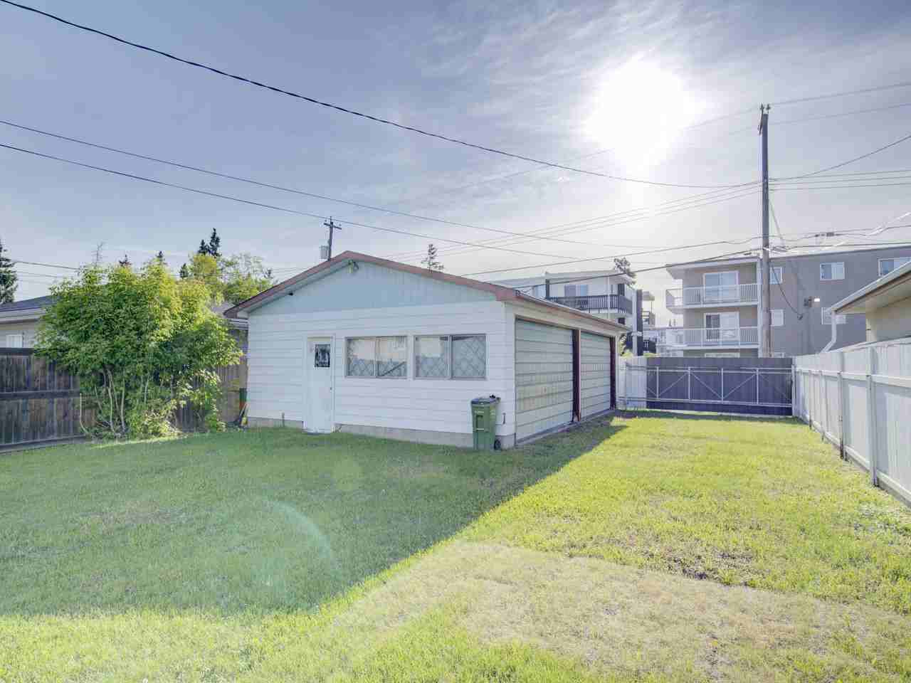 9909 157 St Nw - Photo 4 of 25