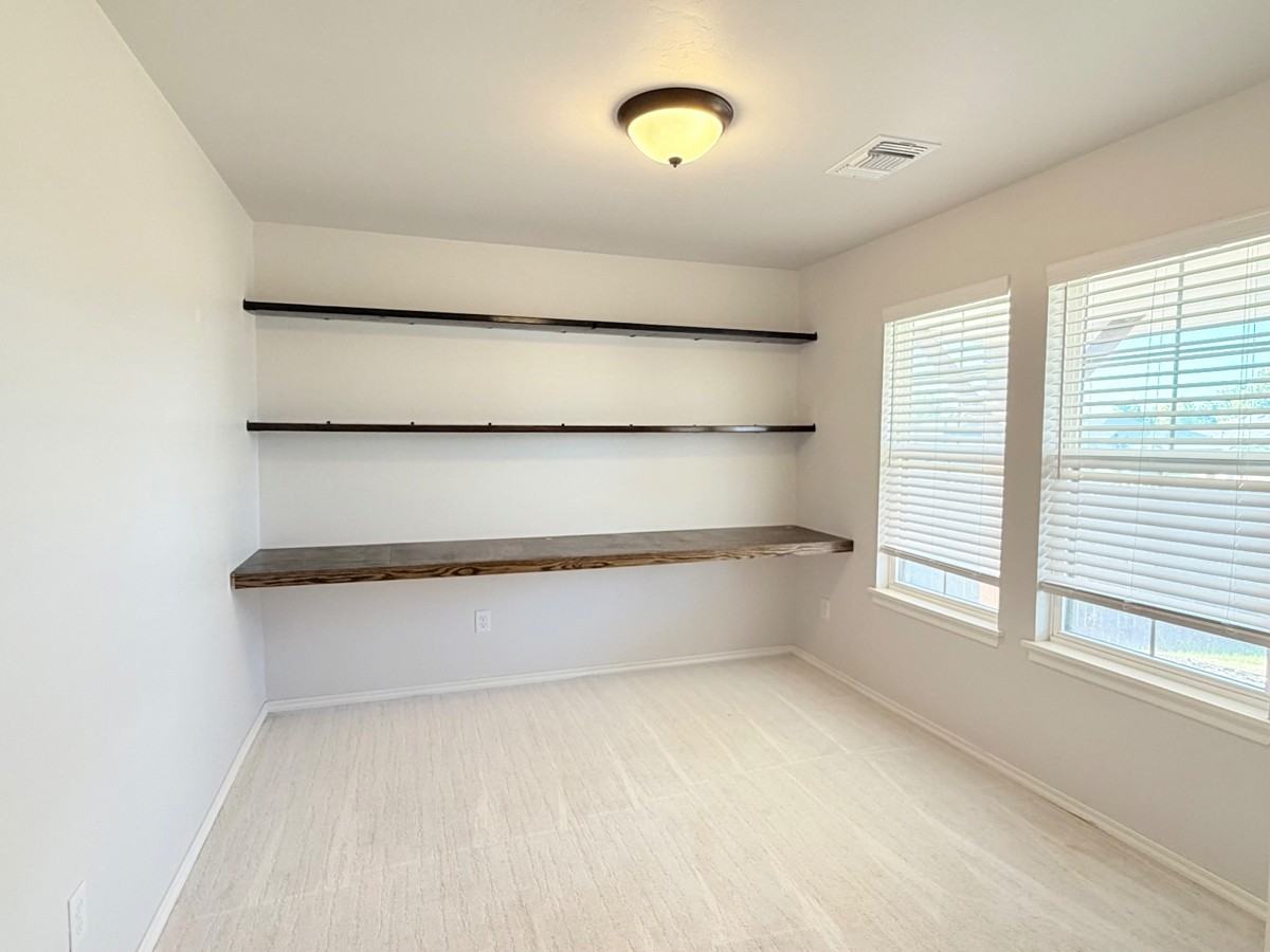 18600 Luna Dr #1 - Photo 4 of 28