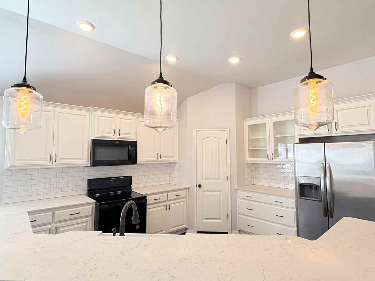 18600 Luna Dr #1 - Photo 5 of 28