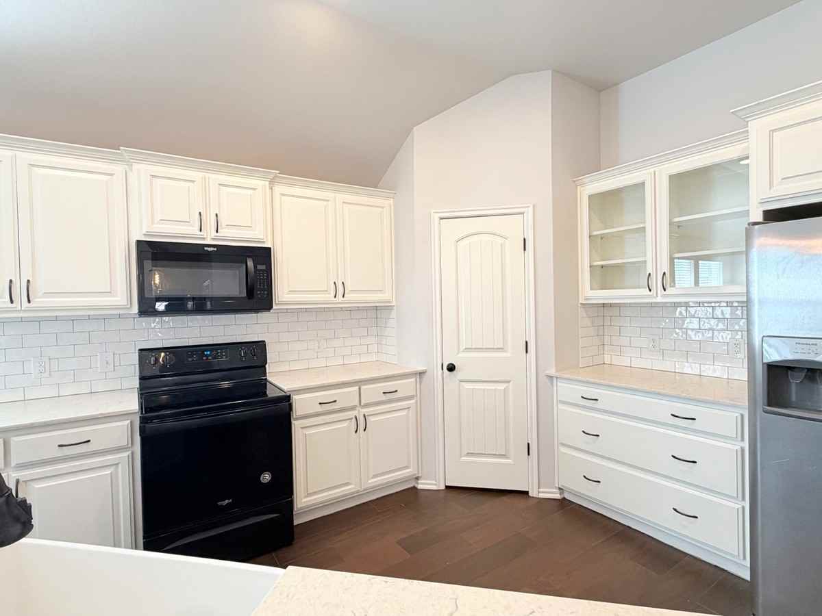 18600 Luna Dr #1 - Photo 6 of 28