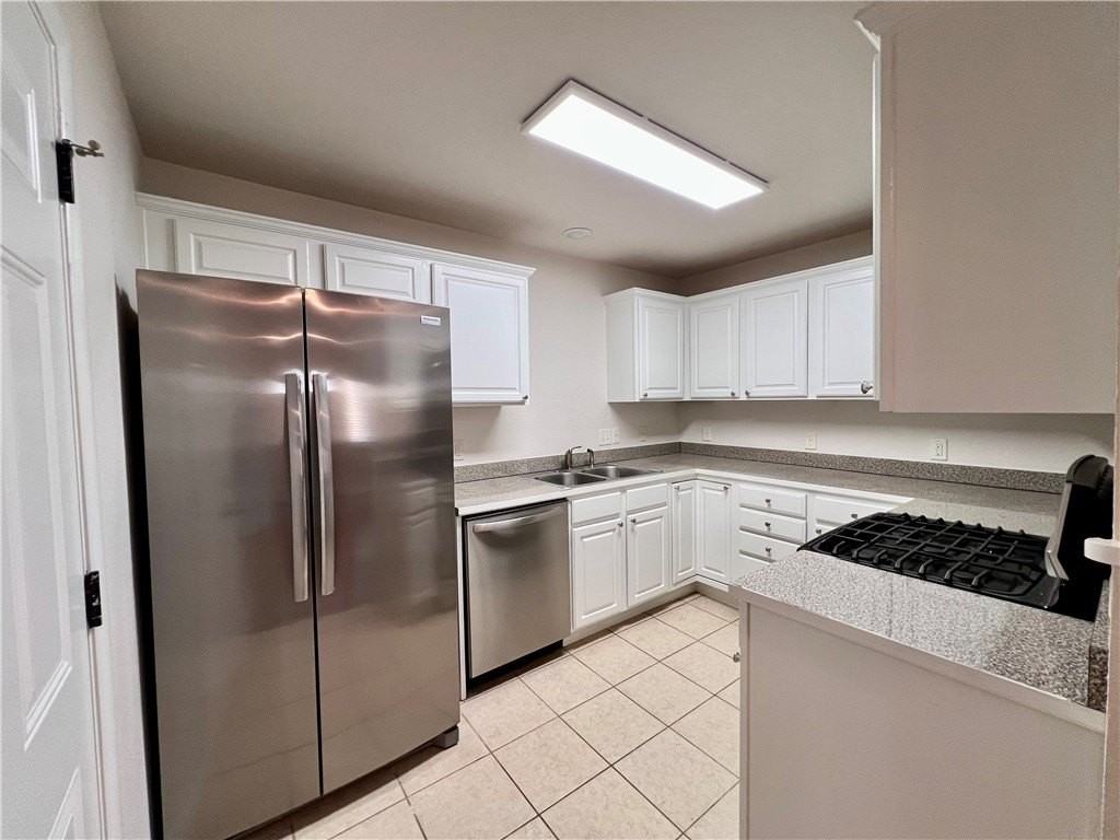 1666 N Oakland Ave - Photo 5 of 21