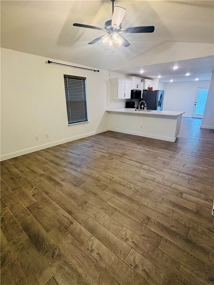 2131 Wildflower Dr - Photo 2 of 20