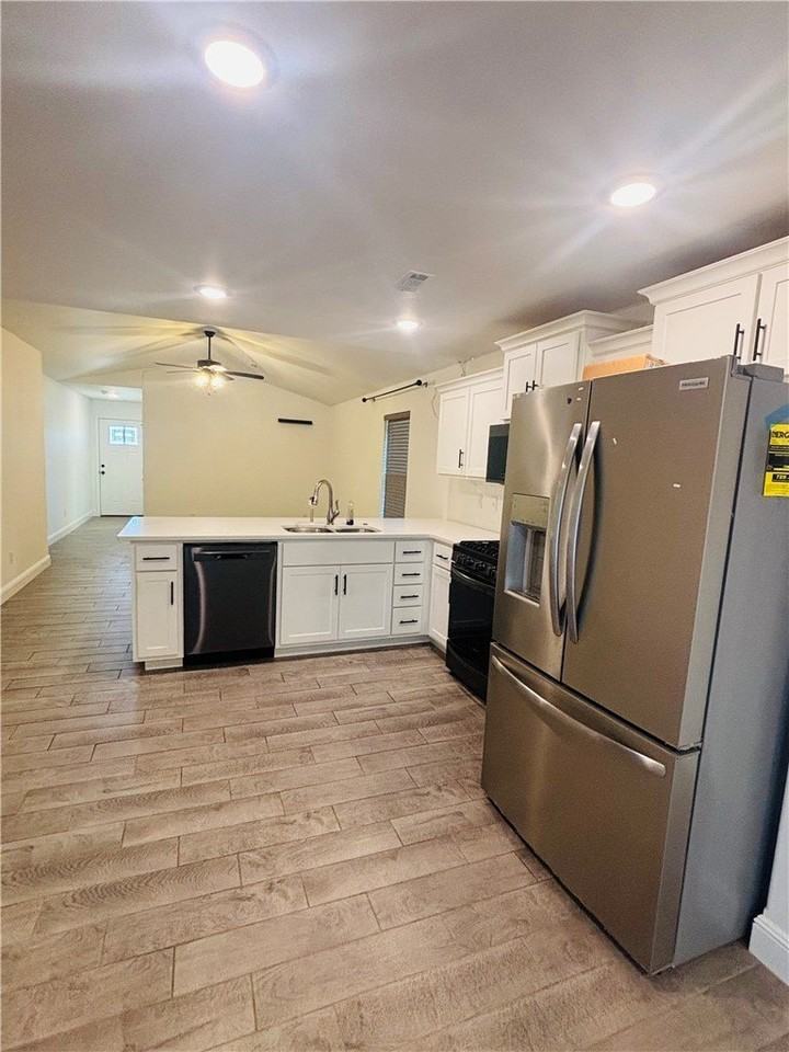 2131 Wildflower Dr - Photo 3 of 20