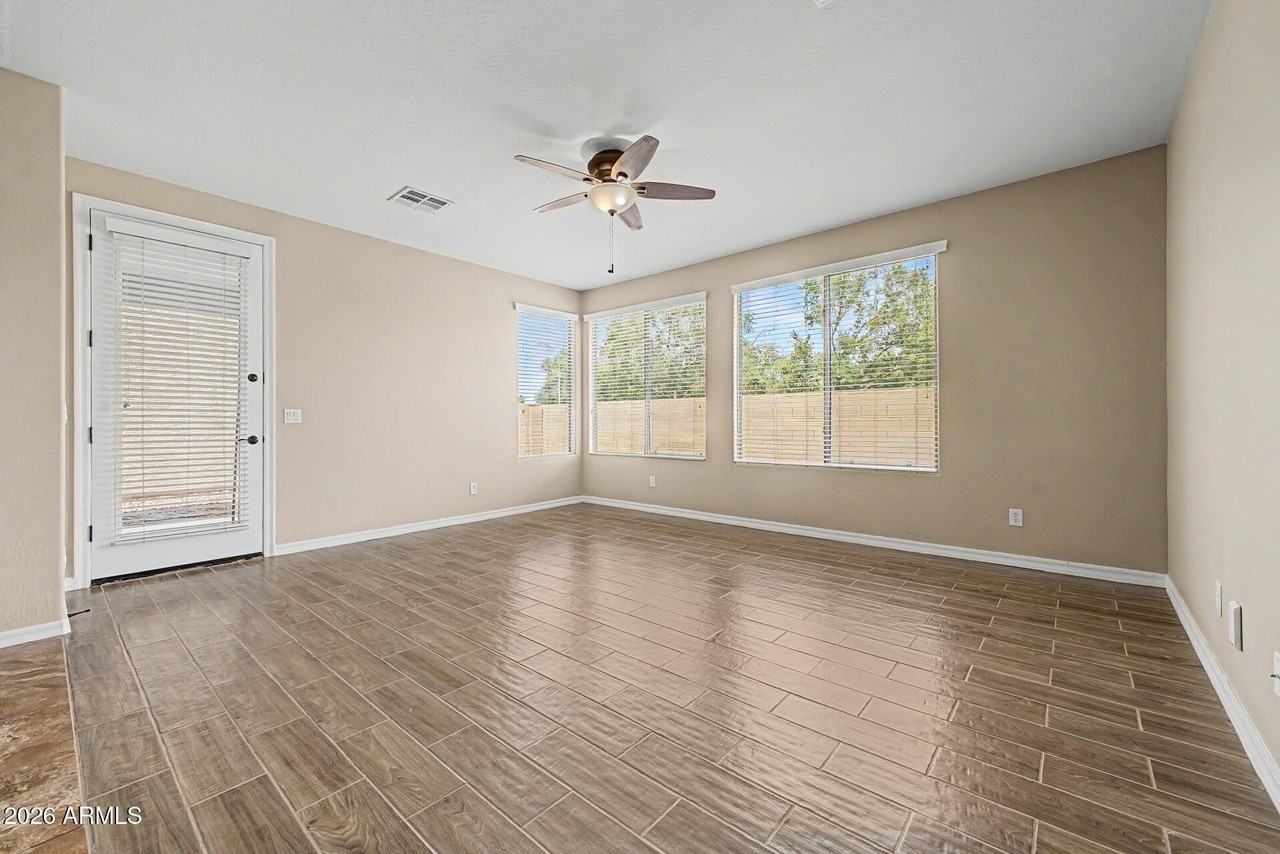 15155 N 145th Ave - Photo 5 of 34