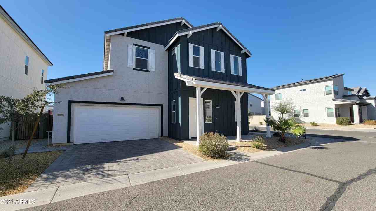 15733 W Polk St - Photo 2 of 32