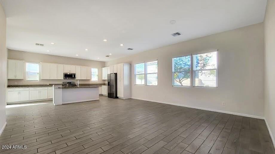 15733 W Polk St - Photo 6 of 32