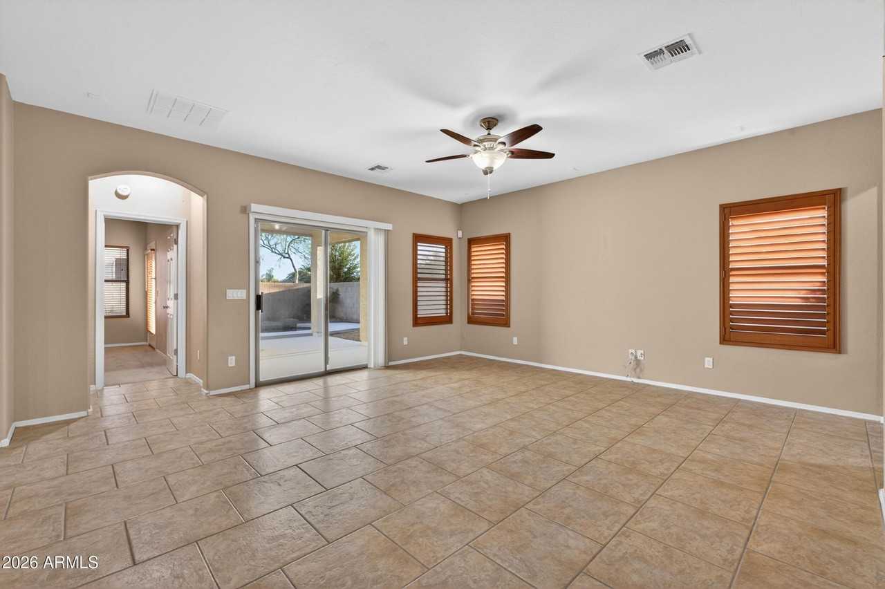 921 W Dana Dr - Photo 4 of 25