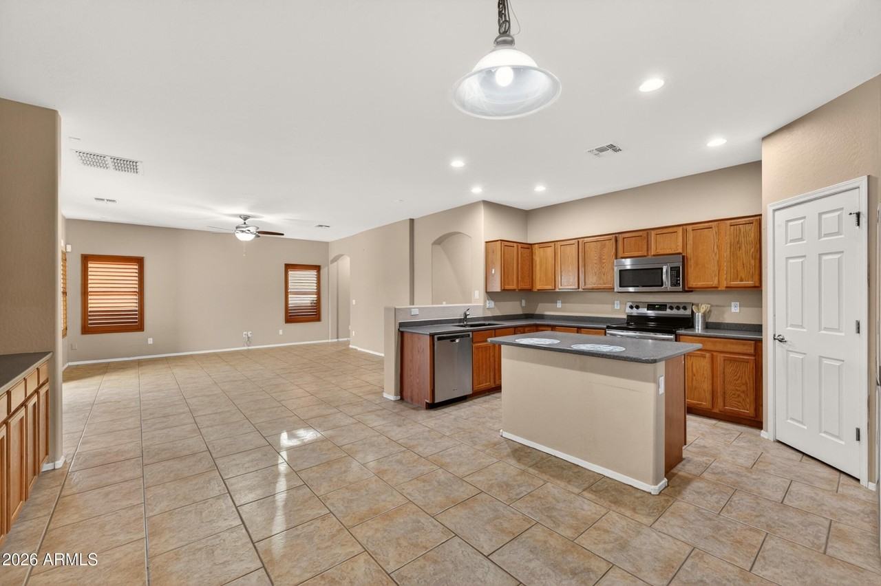 921 W Dana Dr - Photo 6 of 25