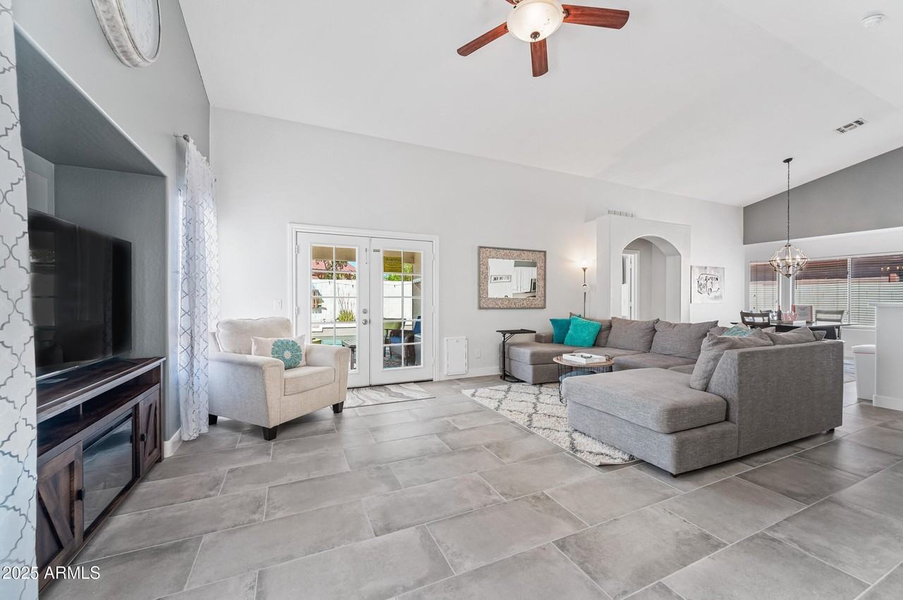 3228 E Sandy Way - Photo 4 of 50