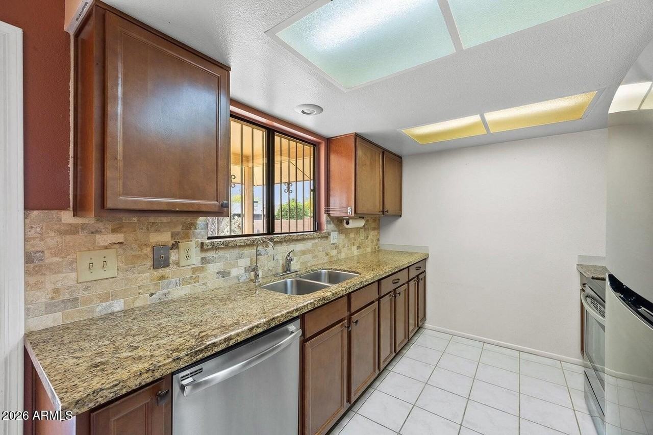 21007 N Sunglow Dr - Photo 4 of 14