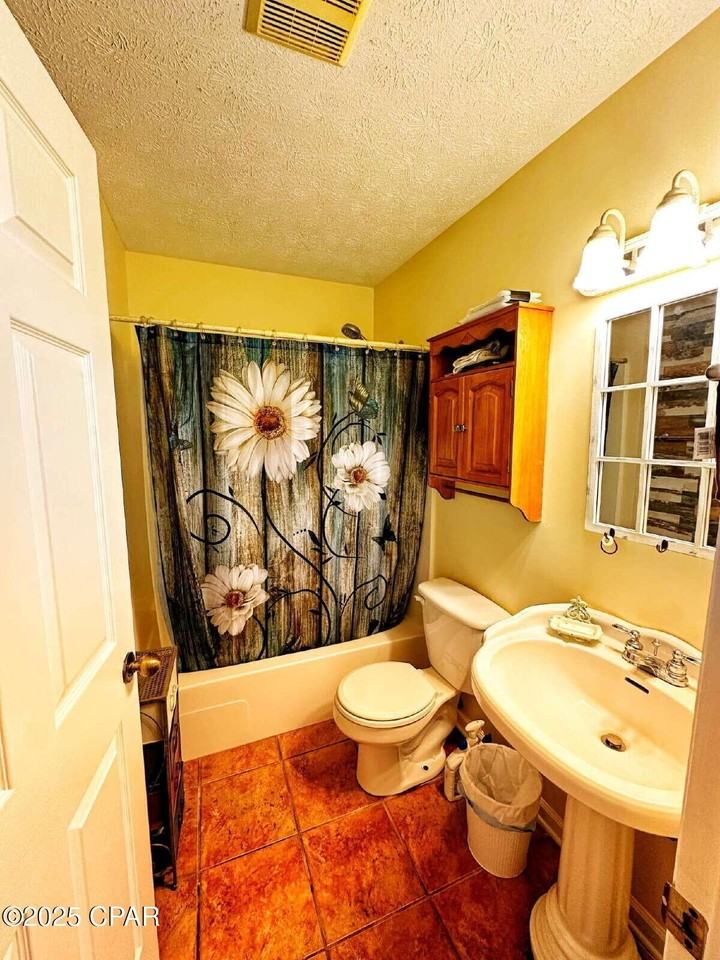 165 Moss Ave - Photo 2 of 14