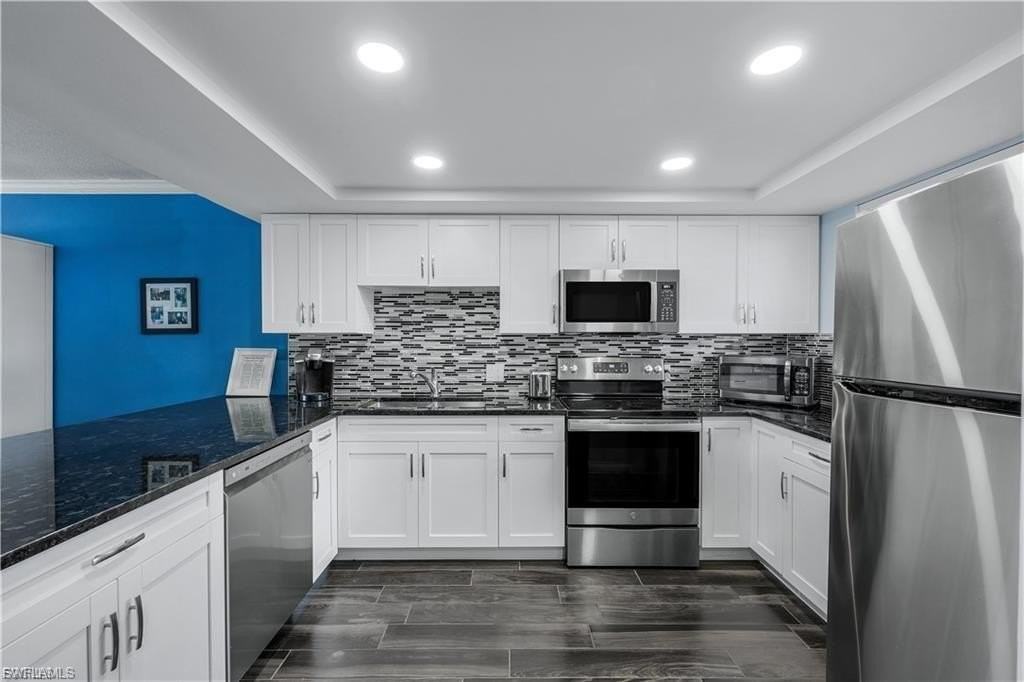 4260 Se 20th Pl Apt 206 - Photo 3 of 22