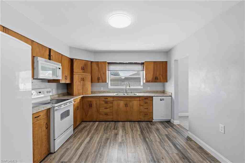 4220 Deleon St Lot 17 - Photo 6 of 32