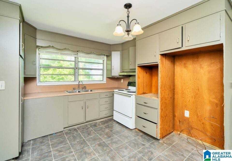 1708 Decatur Ave - Photo 4 of 11