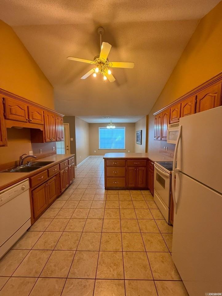 100 Chiffon Ln - Photo 5 of 16