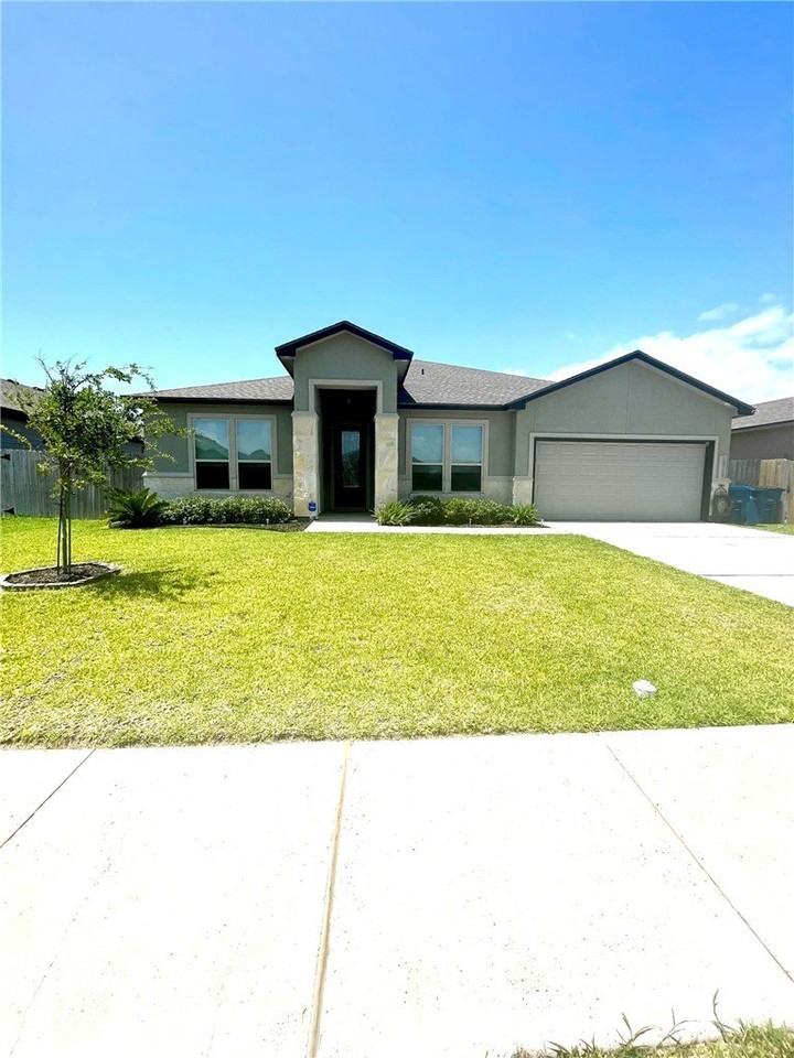 1813 Monterey Bay Dr - Photo 2 of 32
