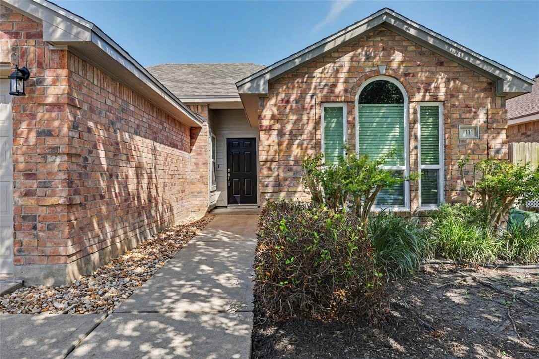 1111 Meadow Brook Dr - Photo 2 of 27