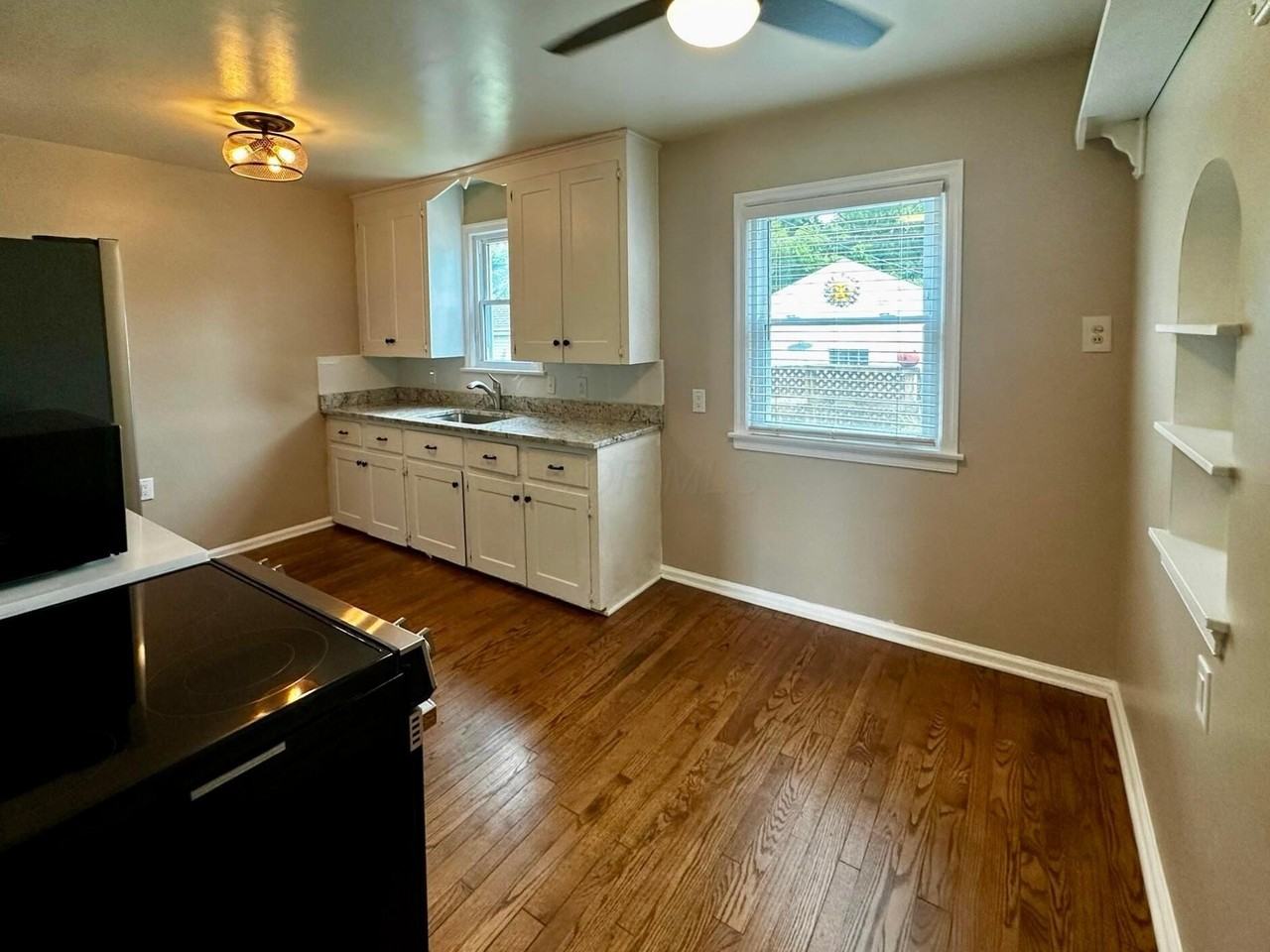 2778 Bellwood Ave - Photo 4 of 19