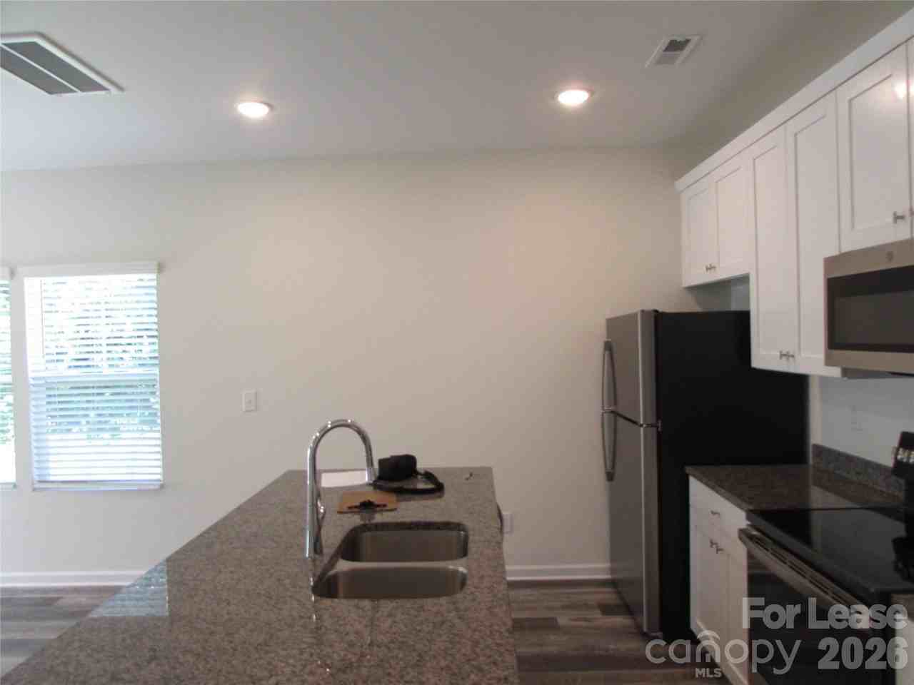 107 Blakeslee Ct #B - Photo 6 of 16