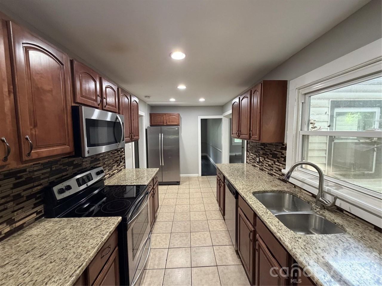 449 N Center St - Photo 2 of 23
