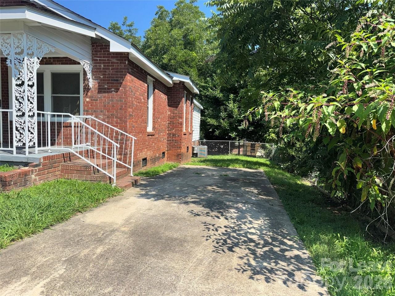 303 Garfield St - Photo 4 of 23