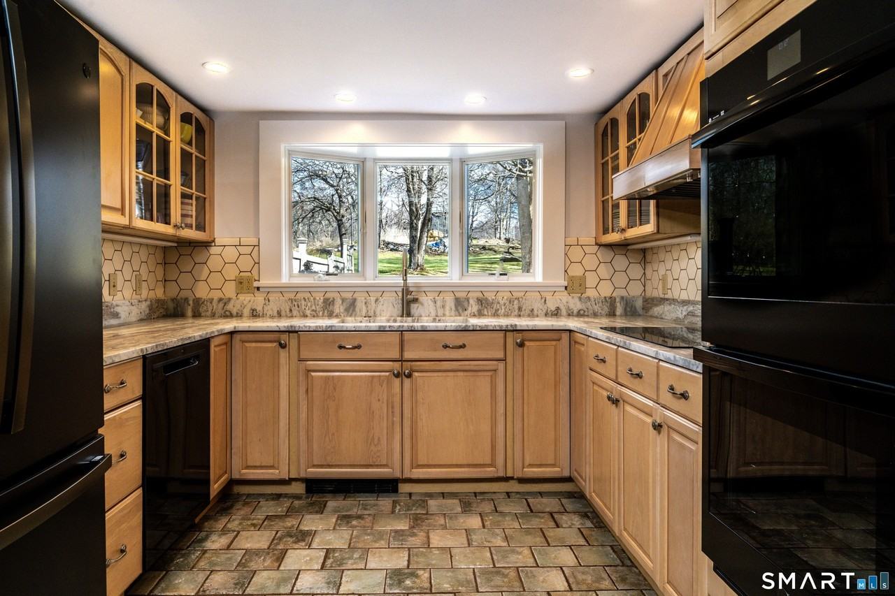 163 East St - Photo 4 of 12