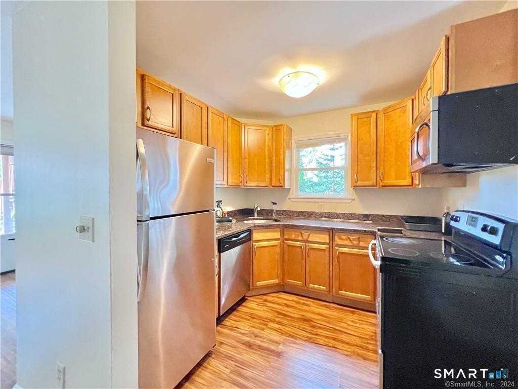 25 W Main St #8 - Photo 4 of 12