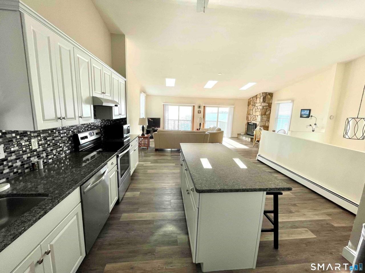 747 E Broadway - Photo 7 of 15
