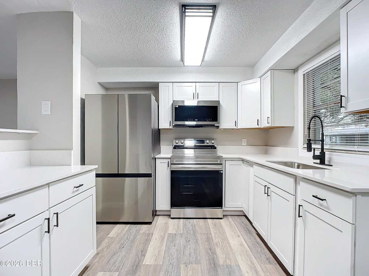 1003 2nd St - Photo 3 of 8