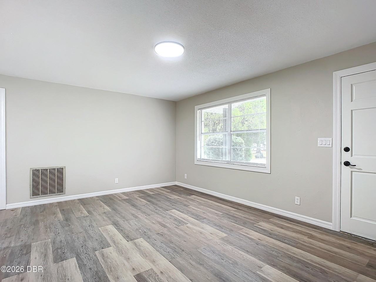 1003 2nd St - Photo 5 of 8