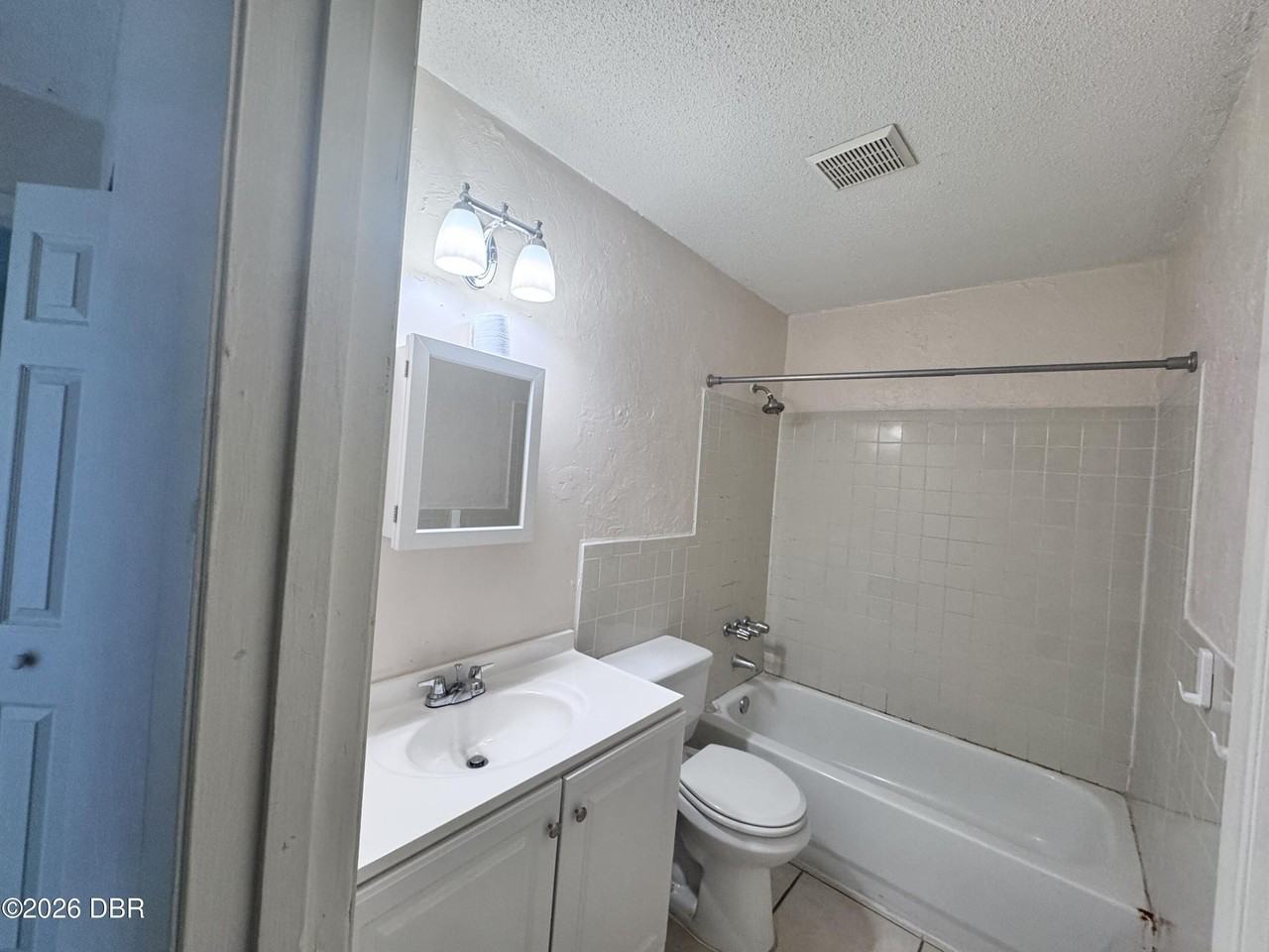 300 Hopkins Ave #B - Photo 6 of 7