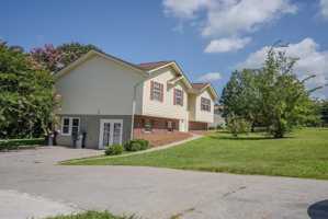 featured image of 1433 Dustin Dr