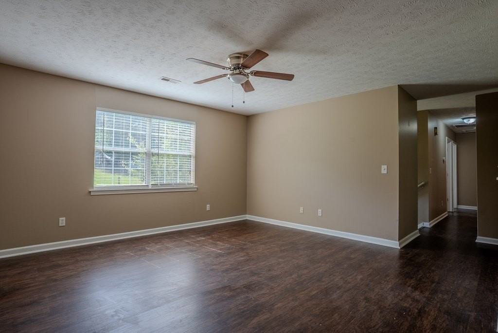 1433 Dustin Dr - Photo 2 of 16