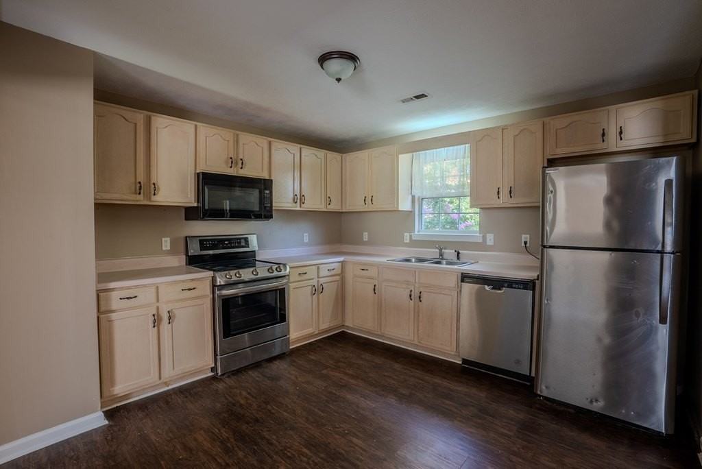 1433 Dustin Dr - Photo 3 of 16