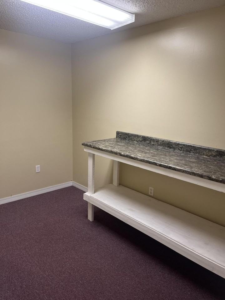 188 N Main St - Photo 7 of 12