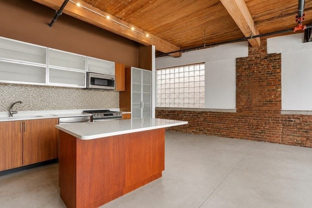 950 Dorchester Ave - Photo 2 of 15