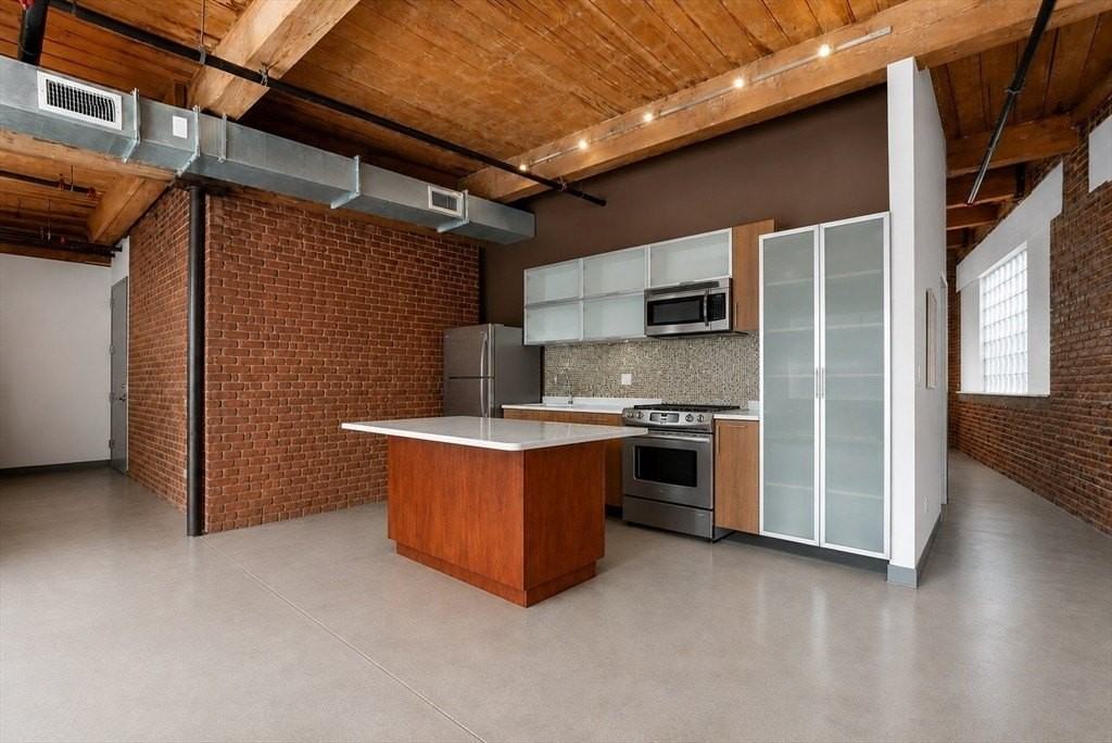 950 Dorchester Ave - Photo 4 of 15