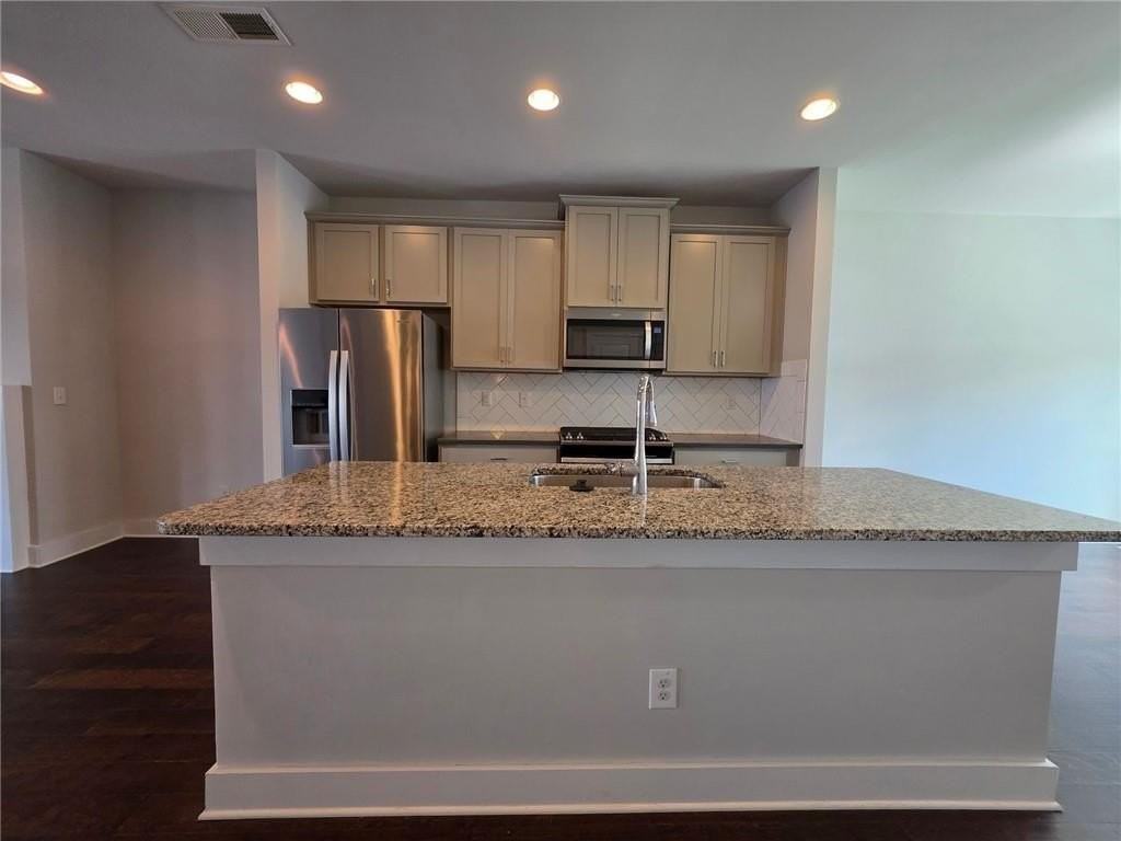 3779 Oxford Cir - Photo 4 of 22