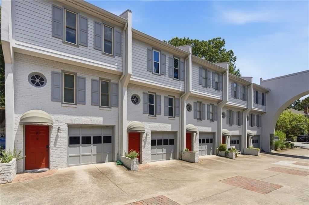 856 Saint Charles Ave Ne #8 - Photo 2 of 37