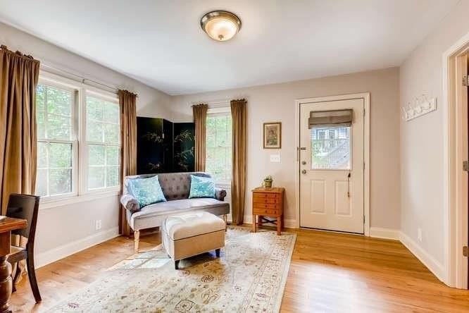 203 E Davis UNIT B Street - Photo 2 of 15