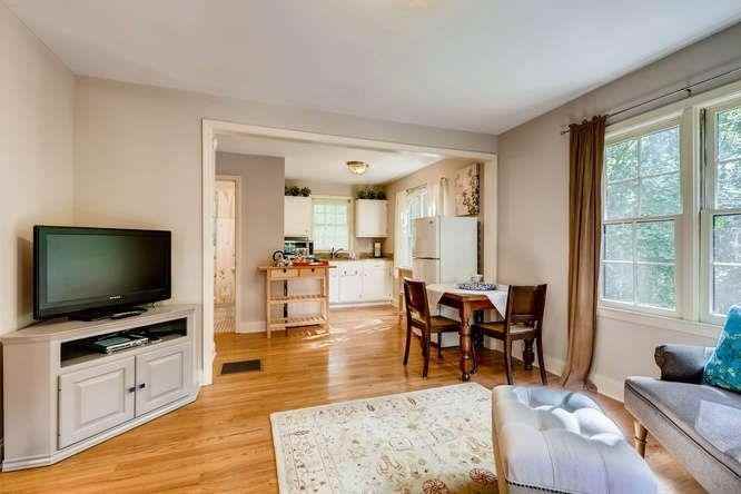 203 E Davis UNIT B Street - Photo 3 of 15