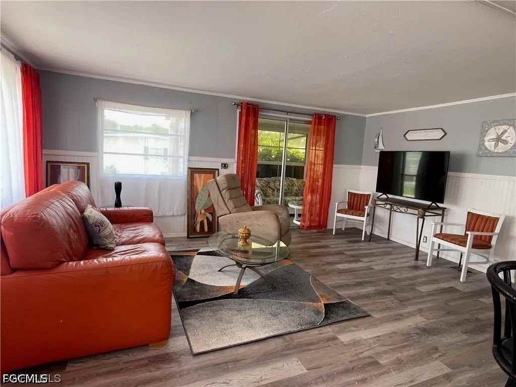 5524 Sir Walter Way - Photo 3 of 22